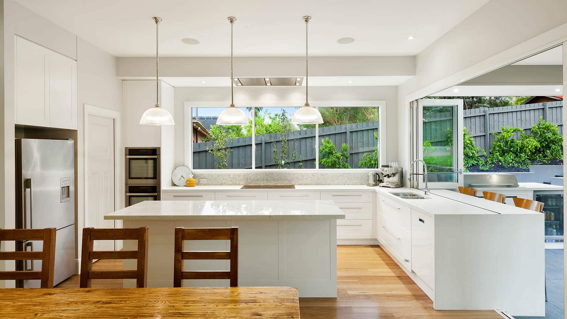 Glen Iris extension and renovation - open plan kitchen onto outside entertainment area